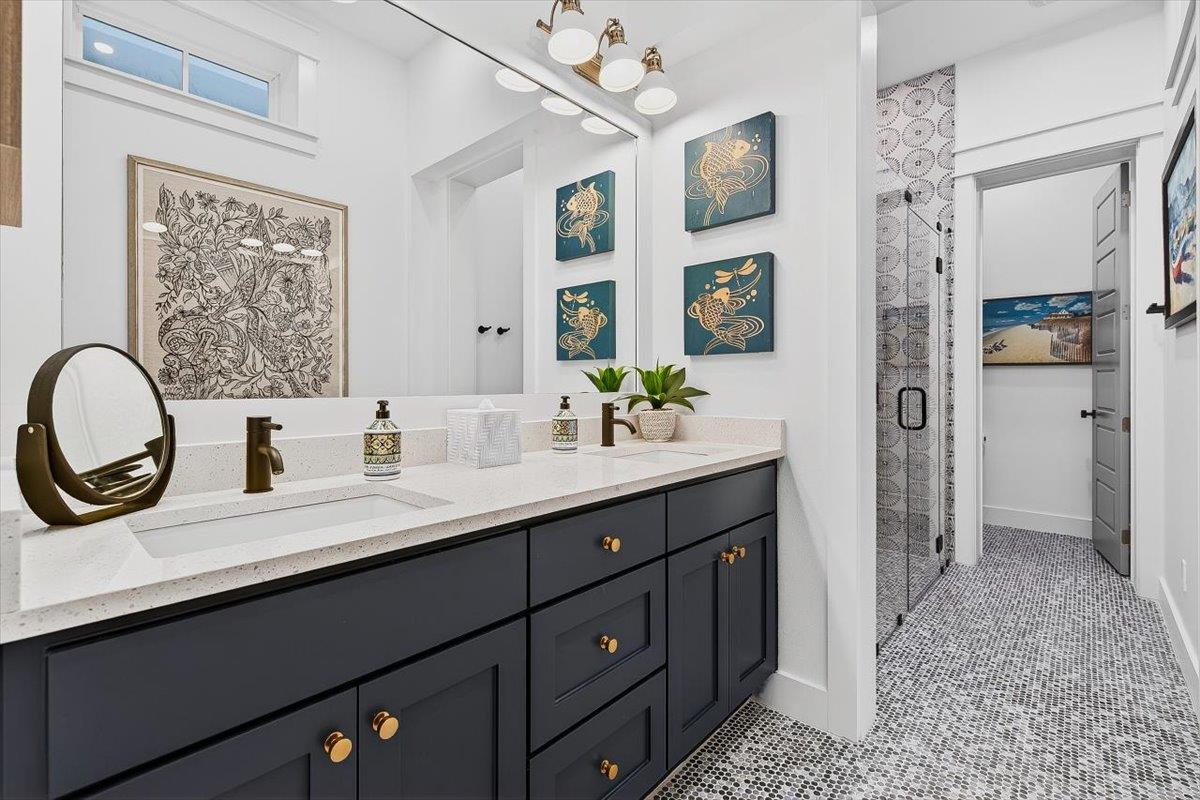 2nd King Ensuite, 2nd Floor