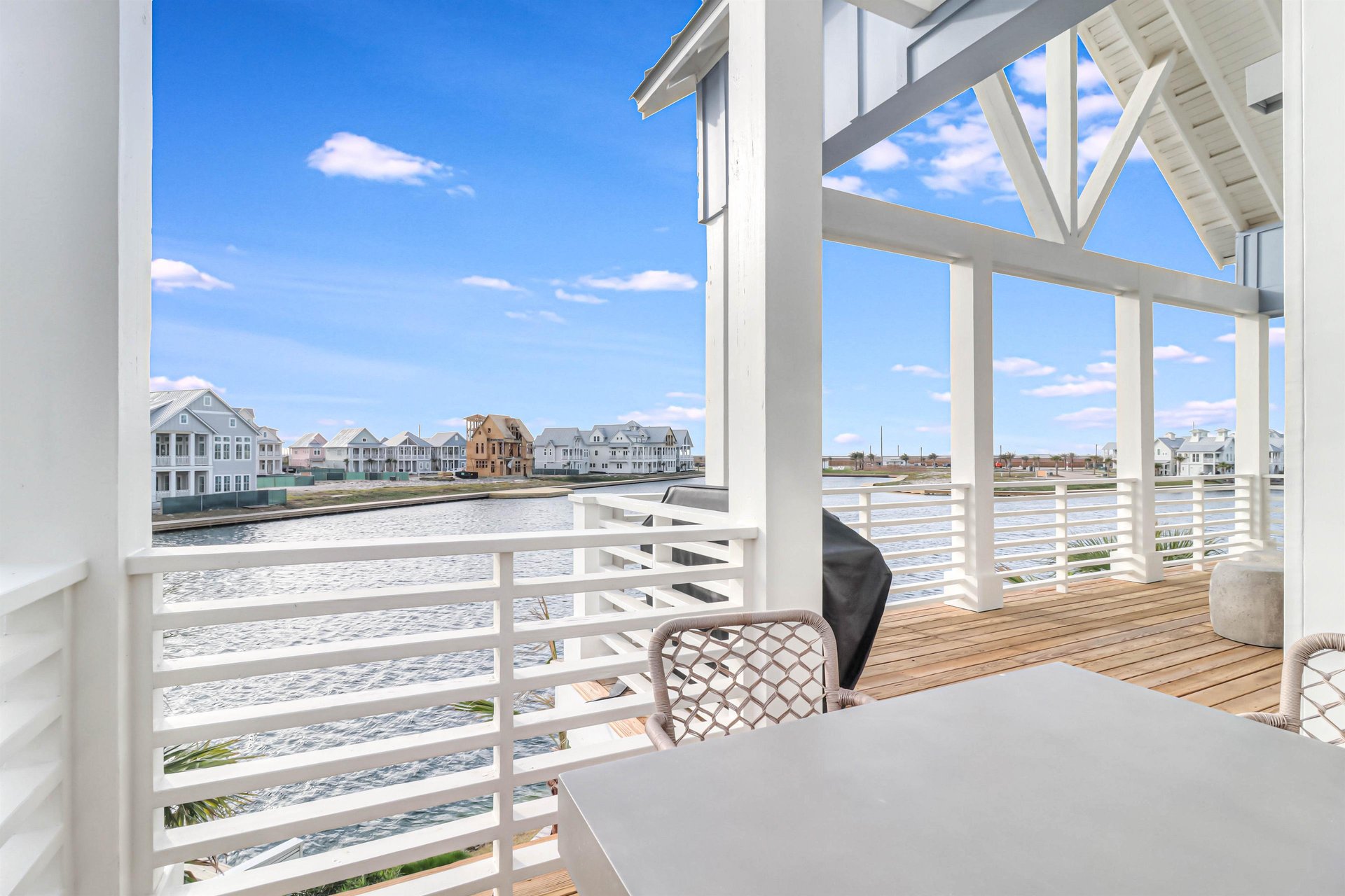 Grilling Deck, View of the Lake, 2nd Floor