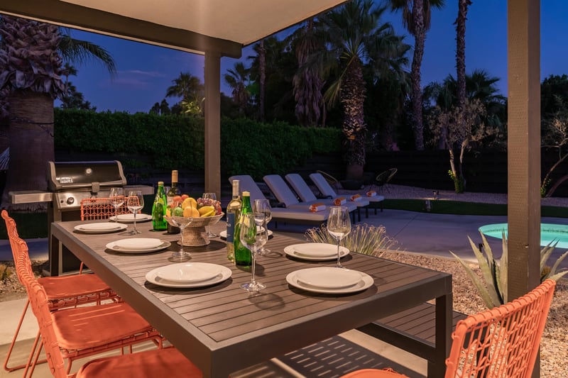 Poolside dining at its finest