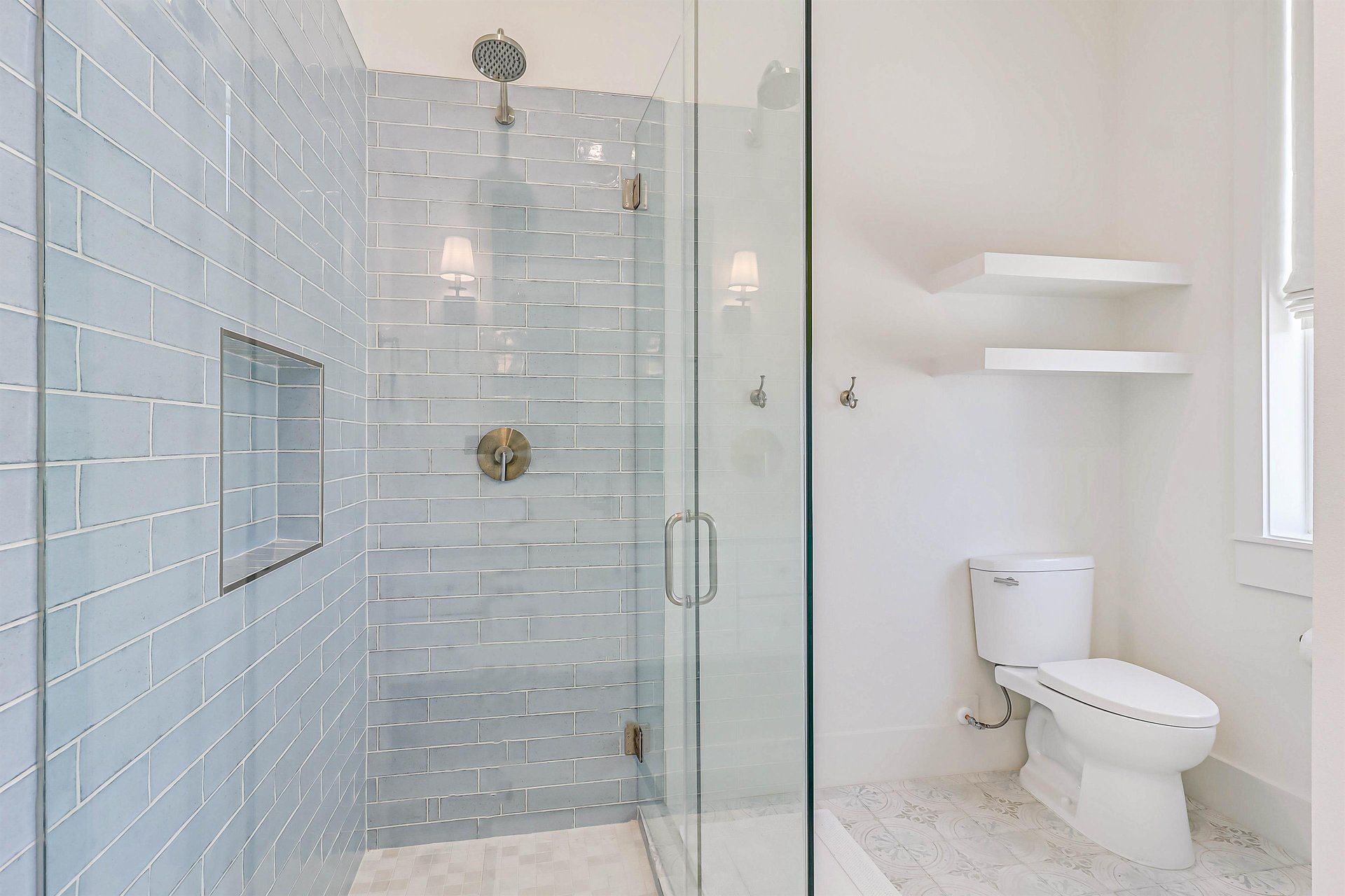 Third King Ensuite Bathroom, 2nd Floor