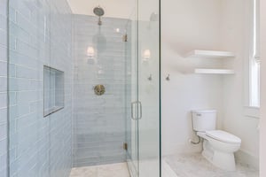 Third King Ensuite Bathroom, 2nd Floor