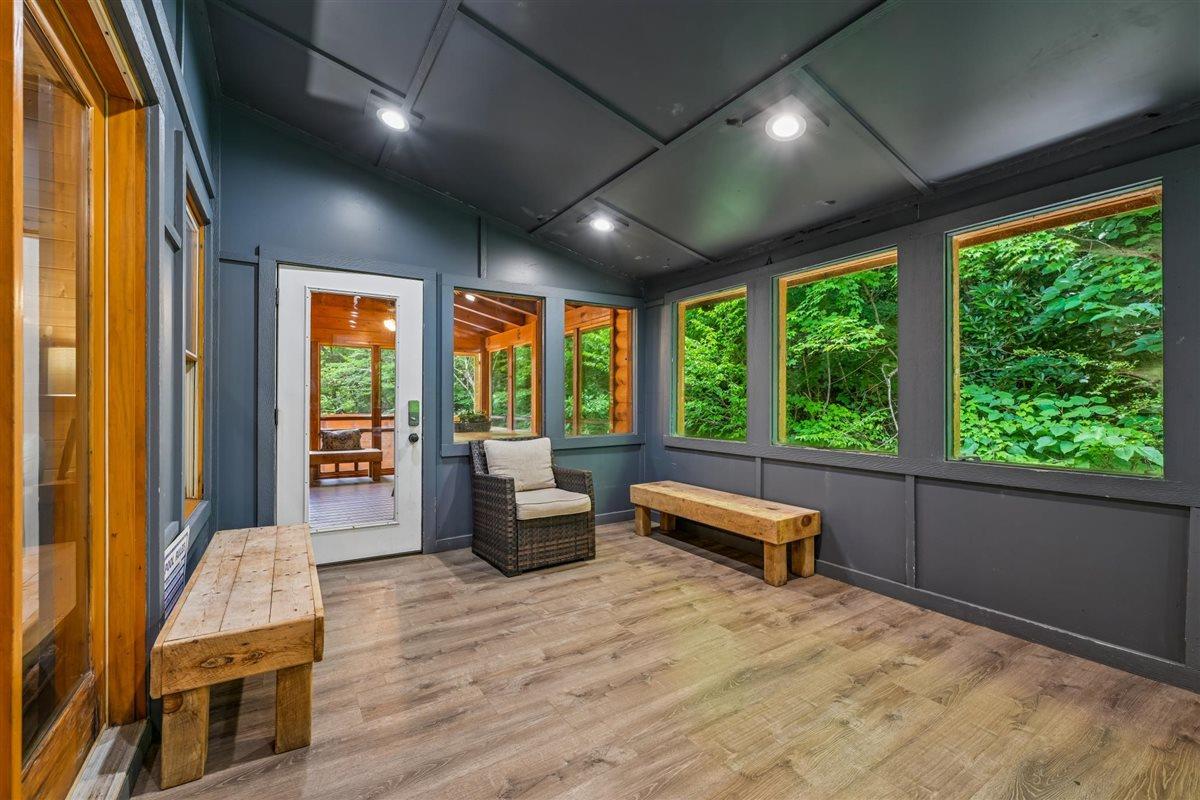 027Sun Room
