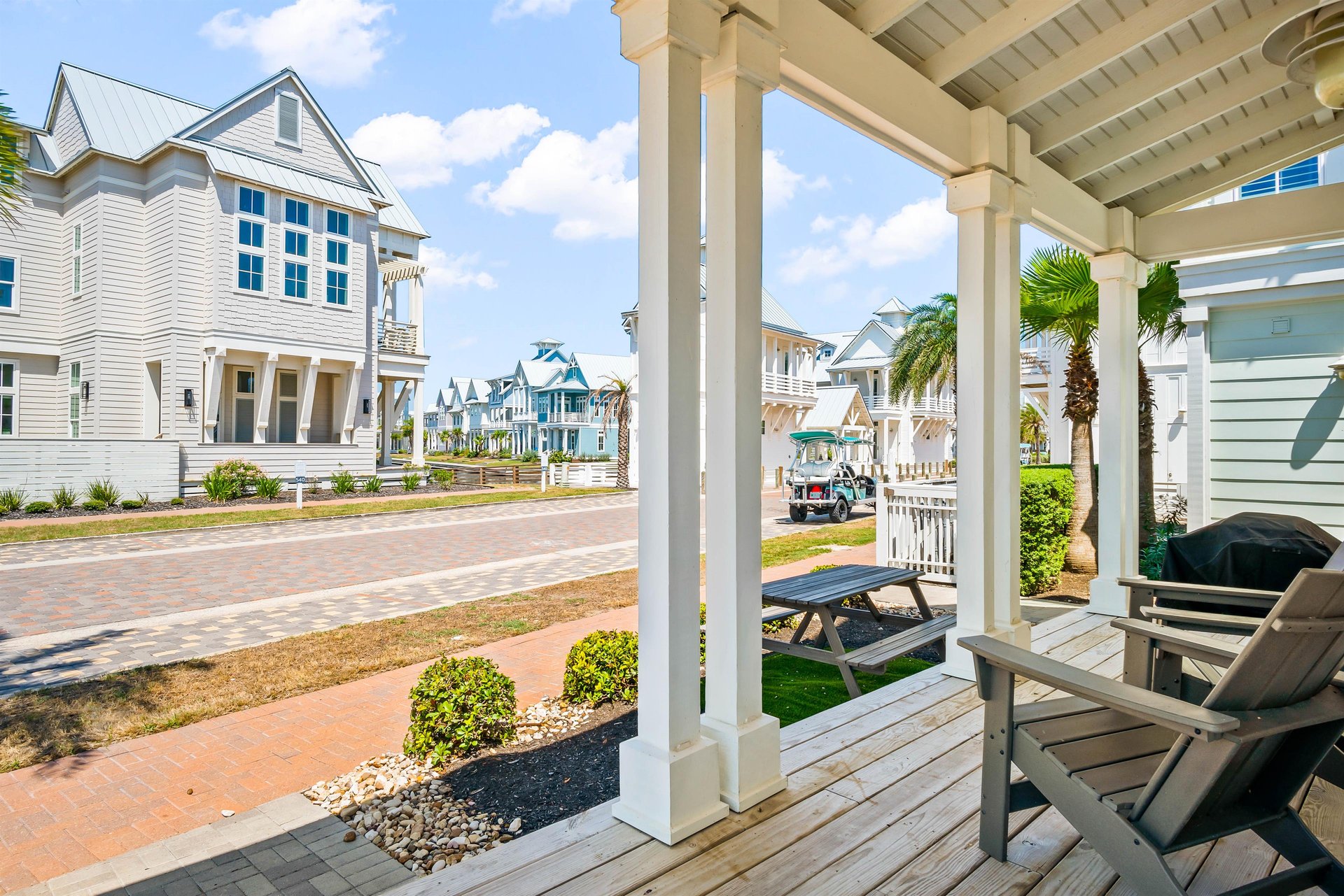 Front Porch, 1st Floor