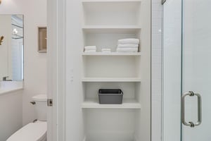 Shared Bathroom, Serving King Bedroom, 1st Floor