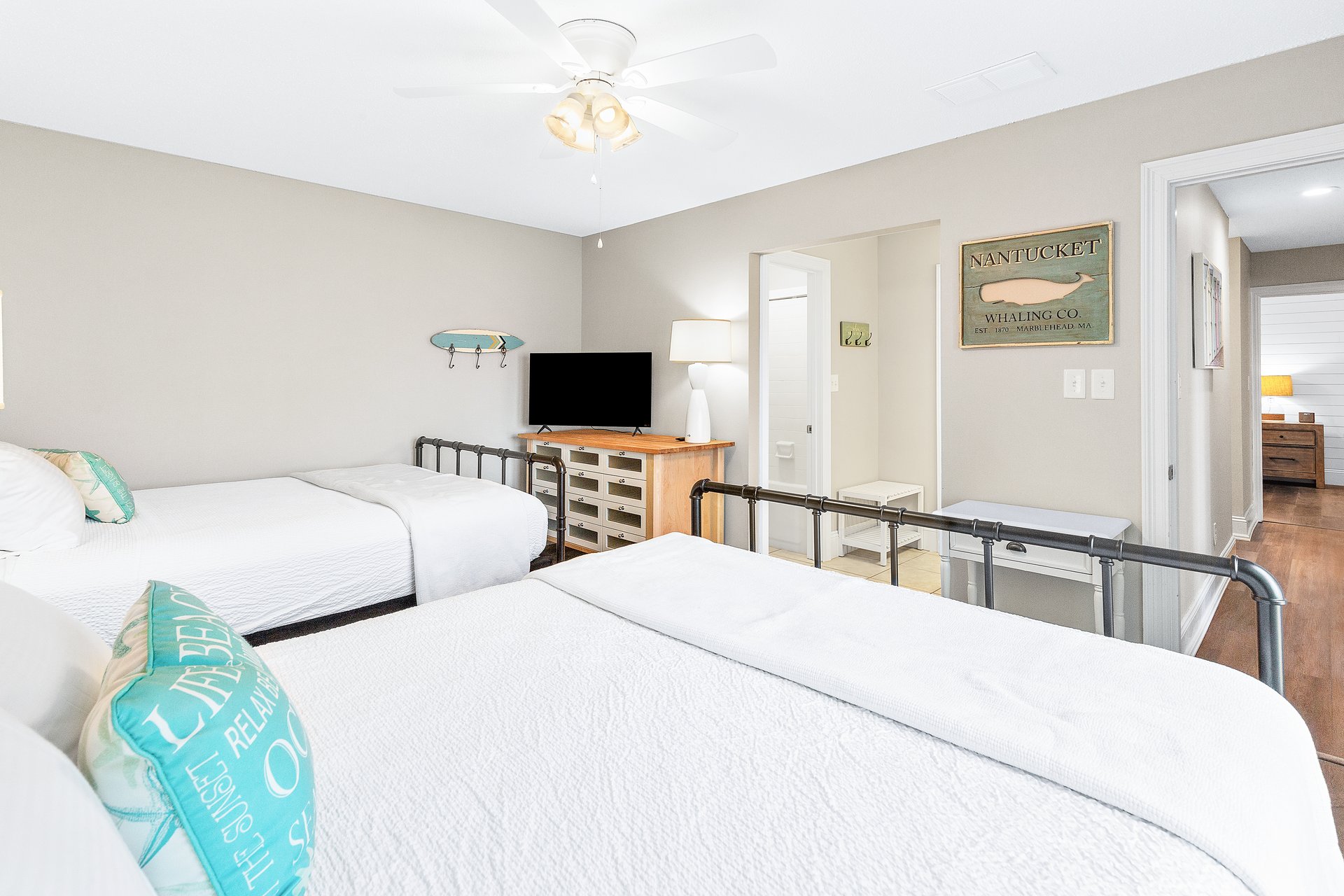 Sunny Destination 16