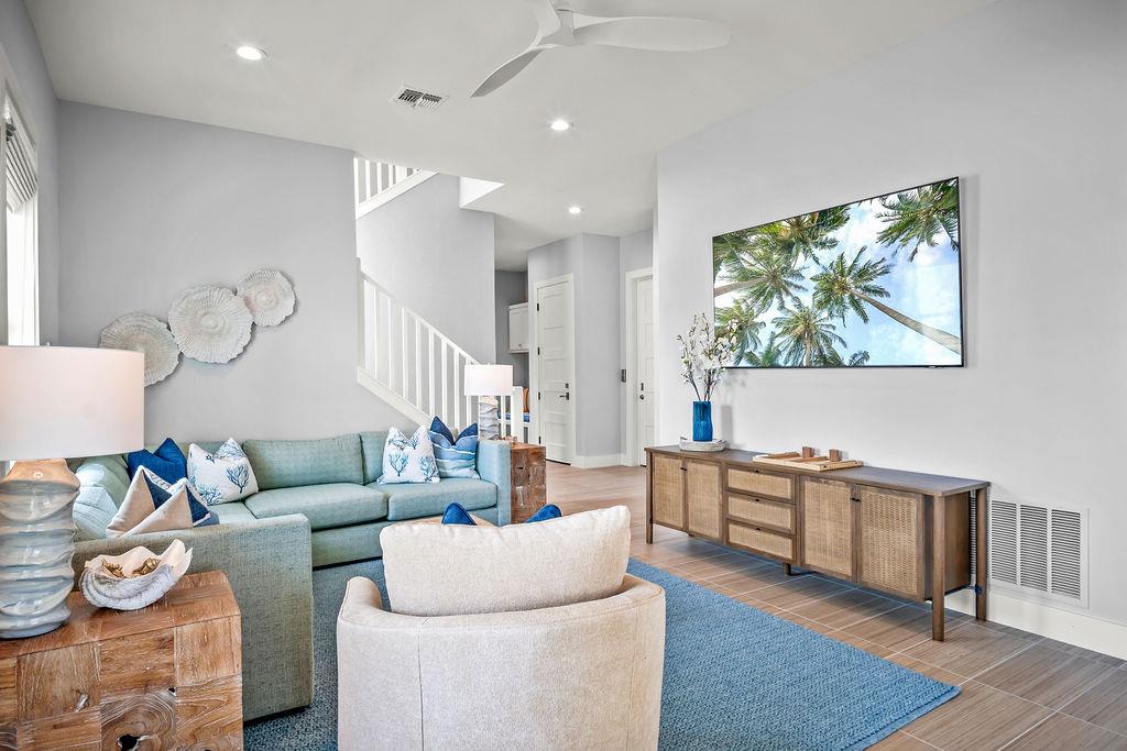 Living Area, 1st Floor