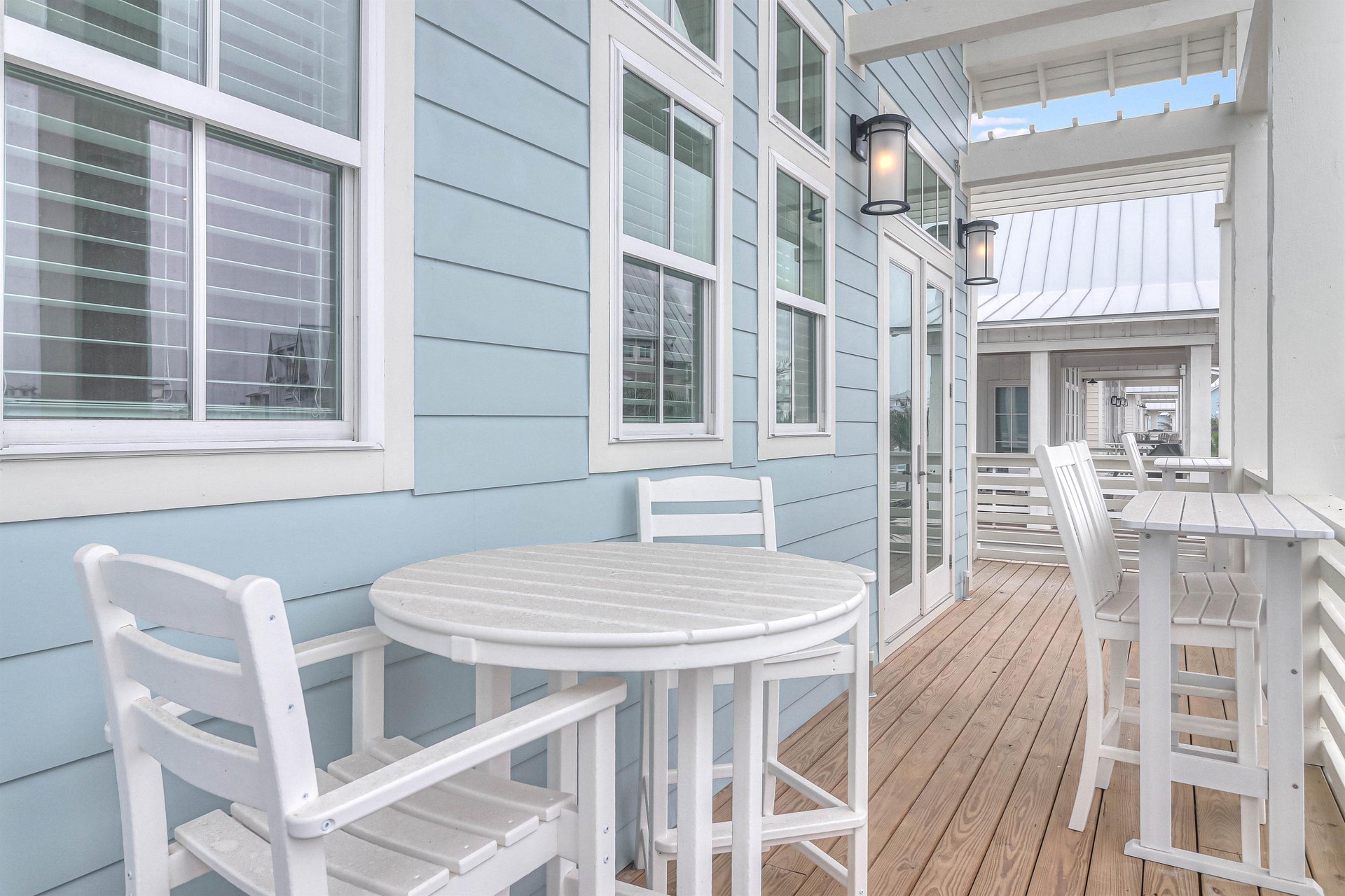 Living Room Deck  Grilling Area Facing the Lake, 2nd Floor