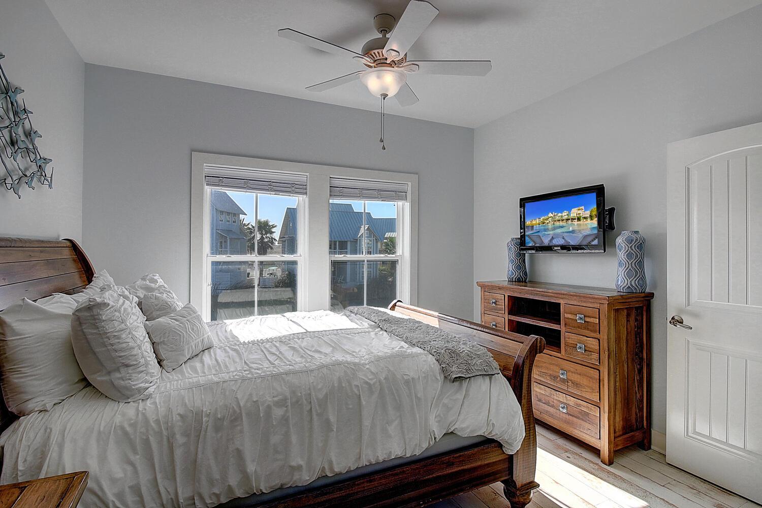 Queen Bedroom, 2nd Floor