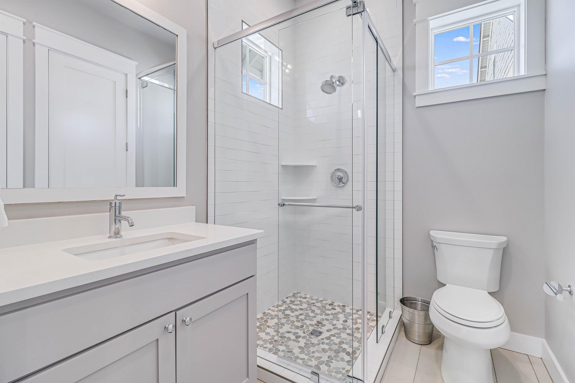 Queen Bathroom, 2nd Floor