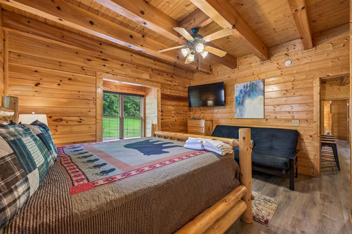 054Bedroom