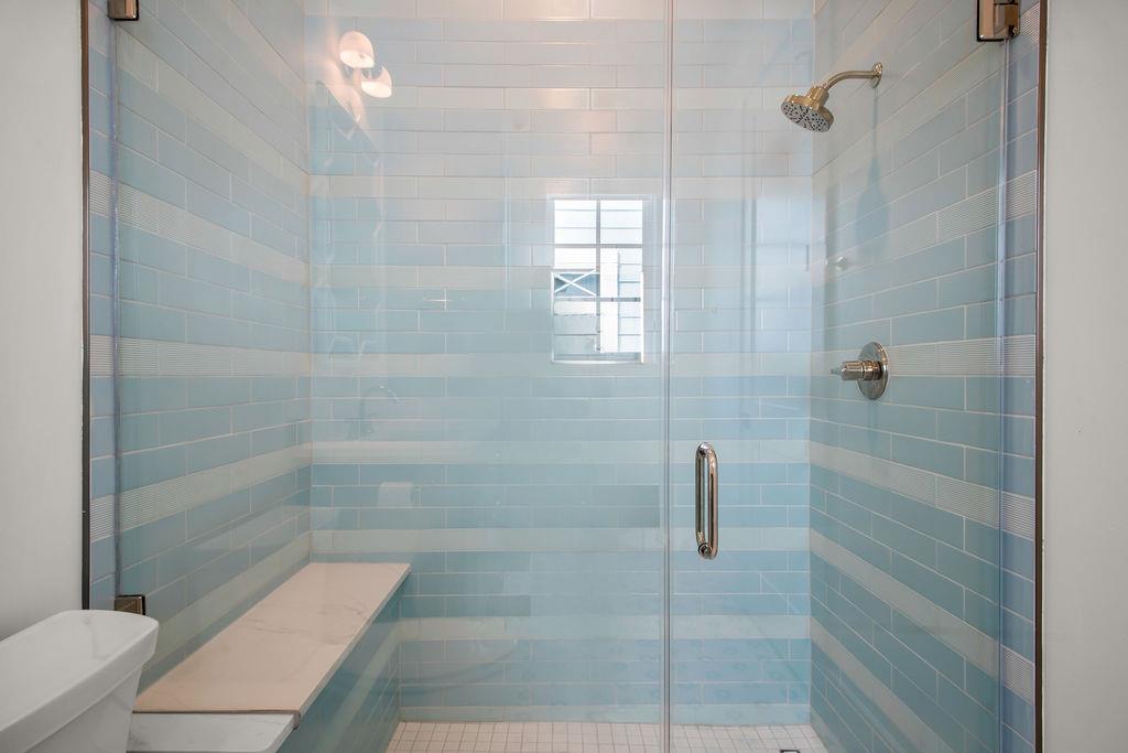 Second King Bathroom, 2nd Floor