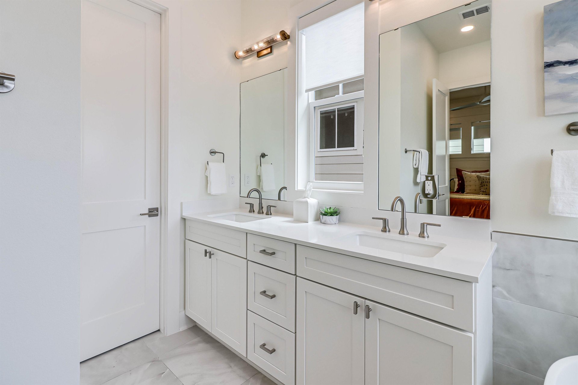 Primary King Bathroom, 2nd Floor