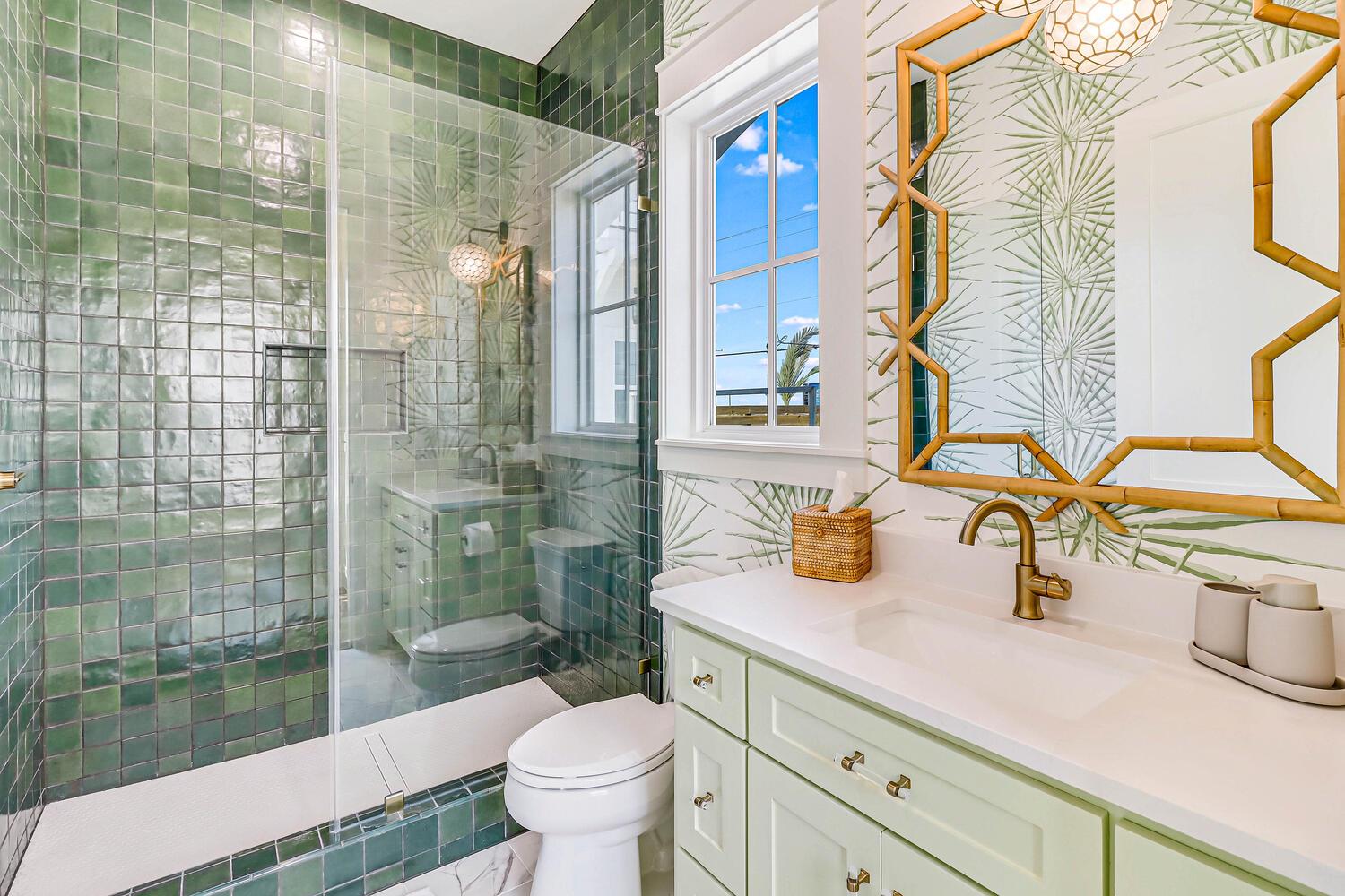 Full Bathroom, 1st Floor