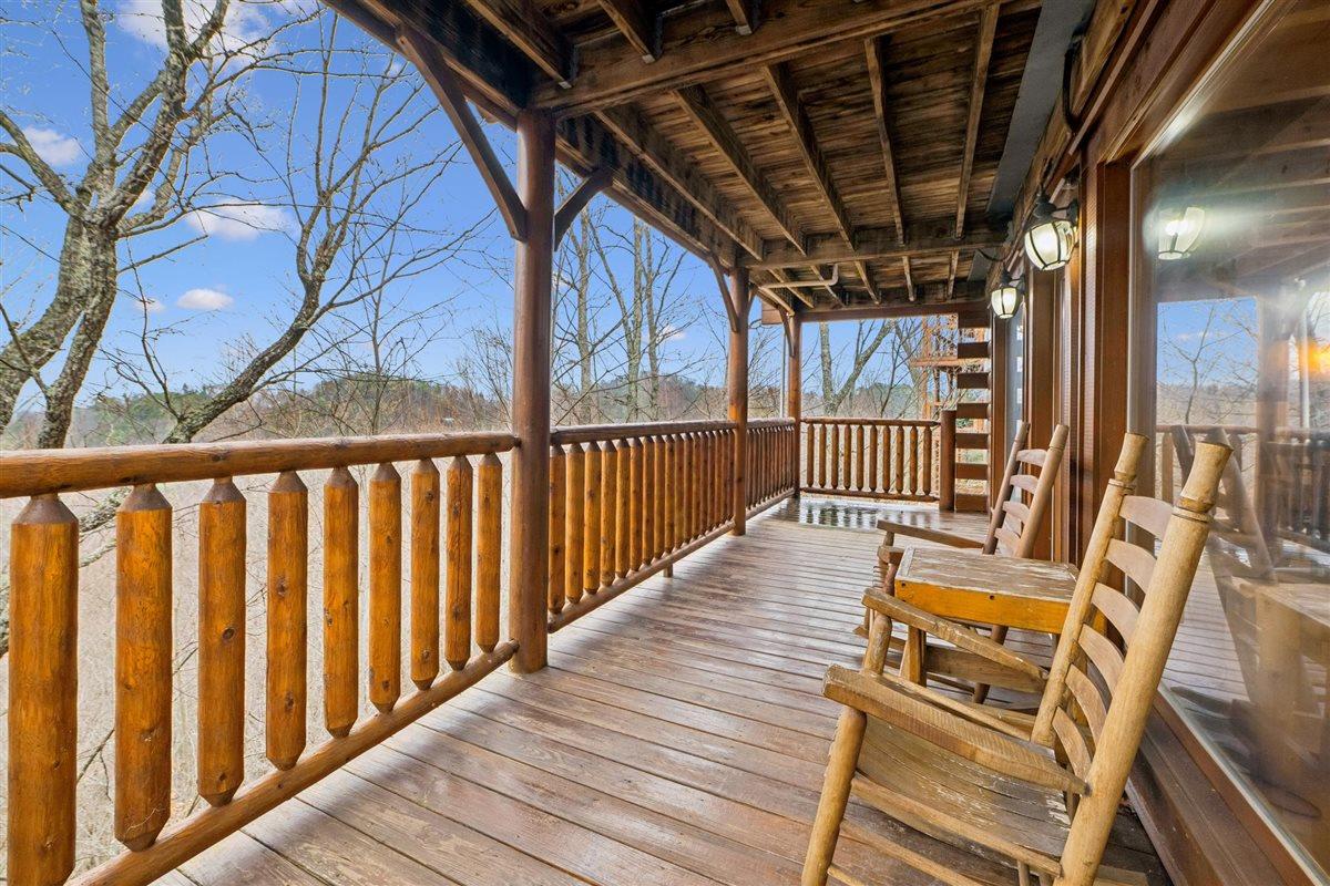 08Balcony