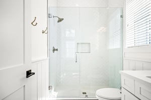 First Queen Bathroom, 2nd Floor