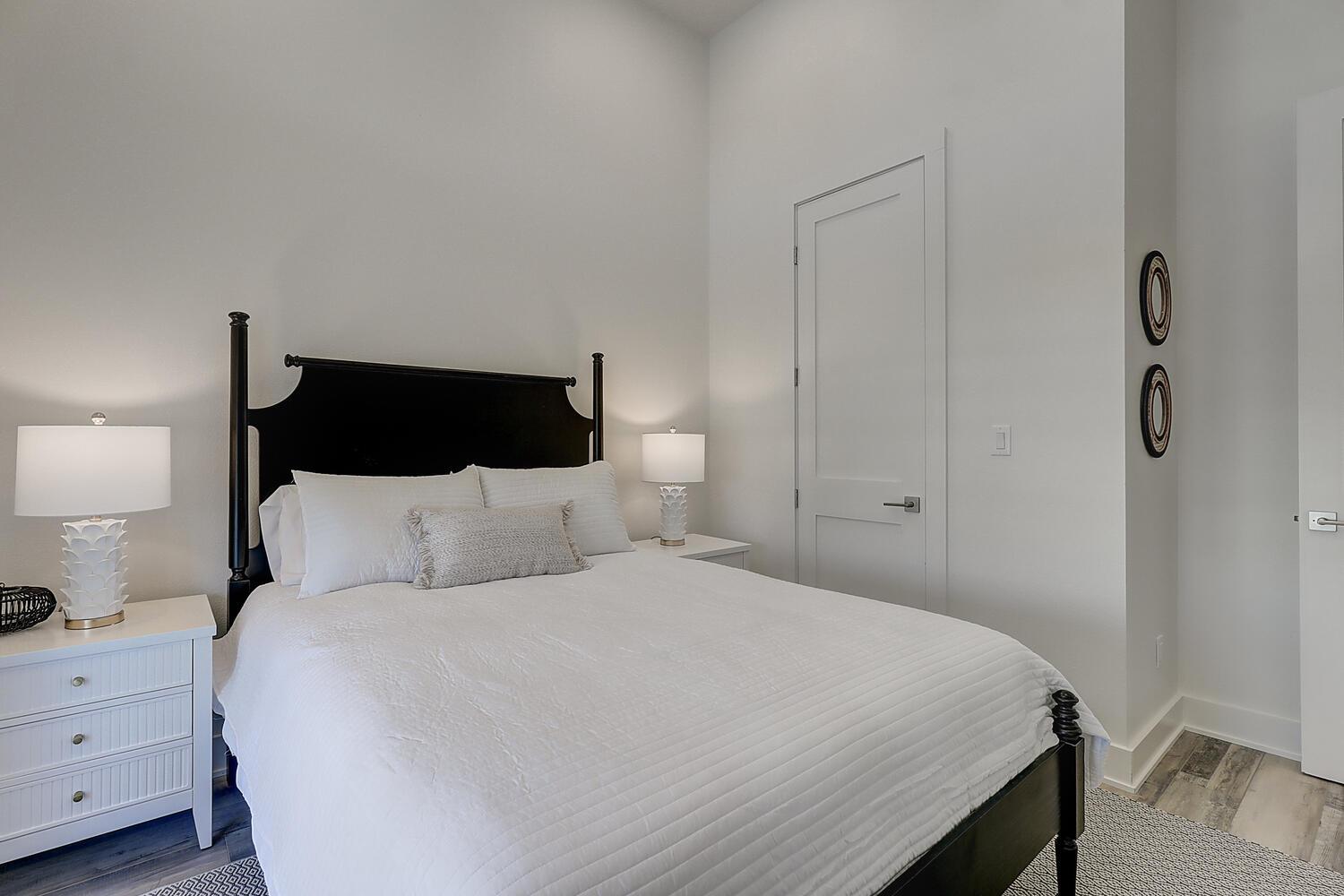 2nd Floor Right Queen Suite