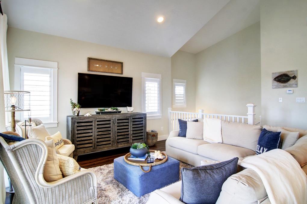 2nd Floor Living Room