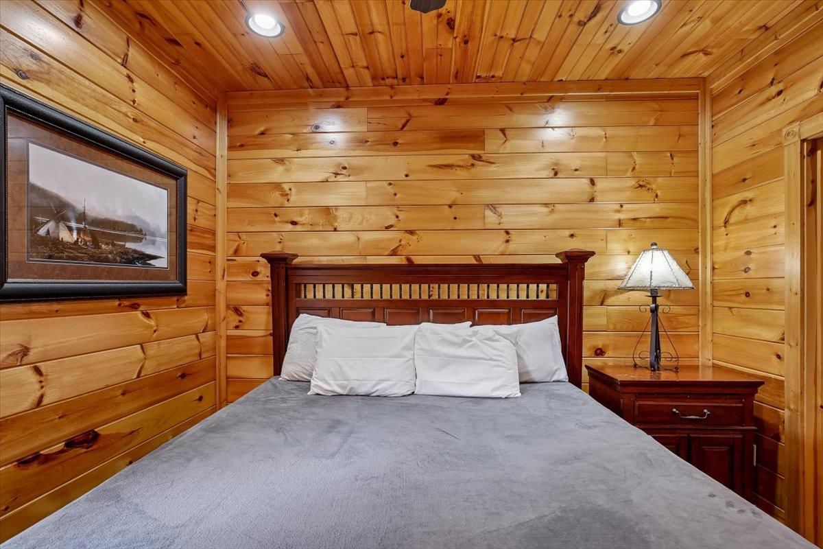 25Bedroom