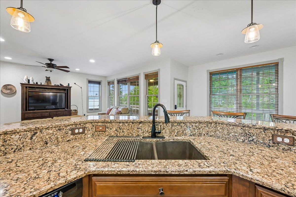 08Kitchen