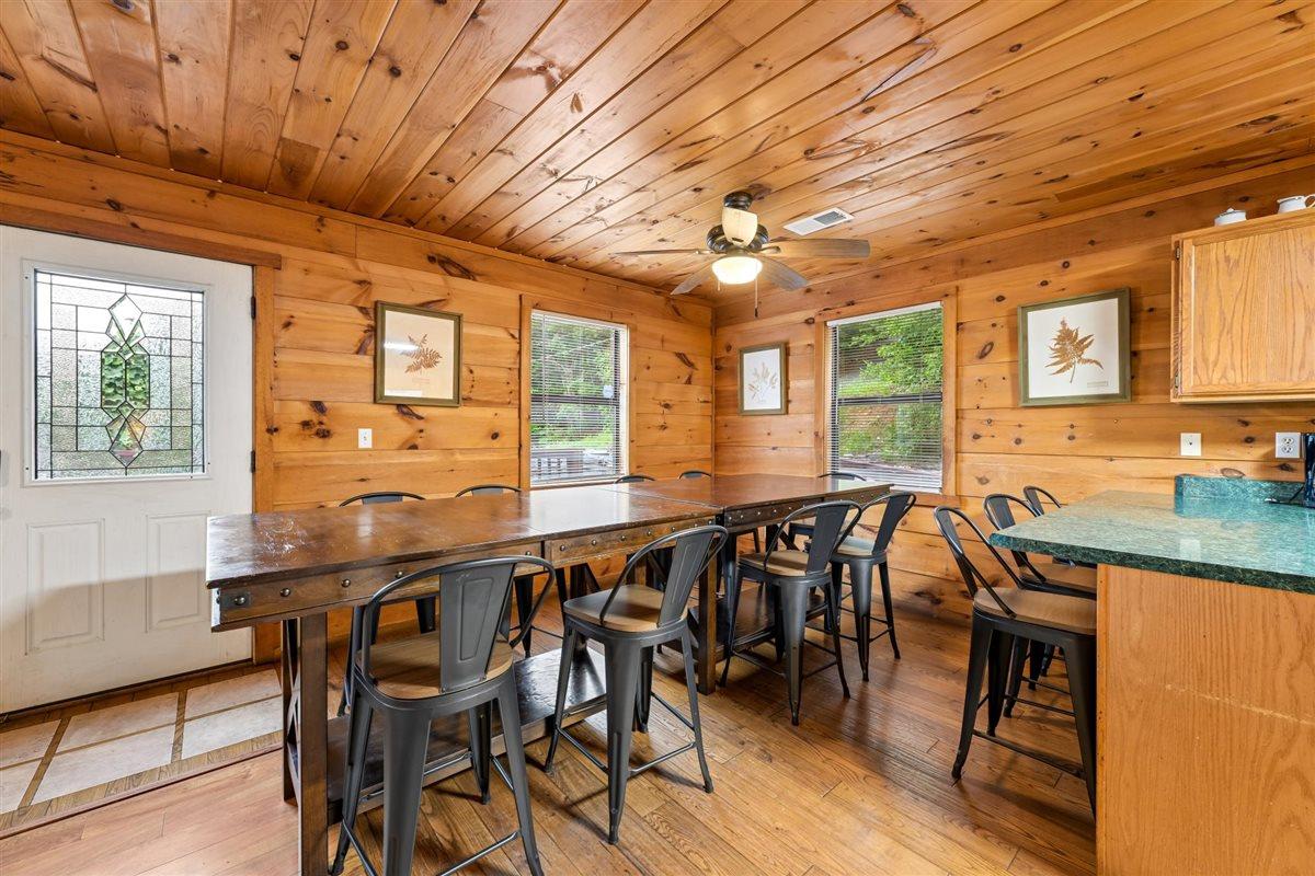 018Dining Area