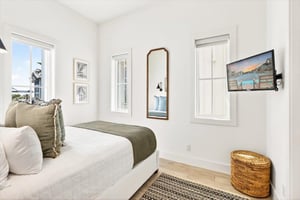 Queen Bedroom, 2nd Floor