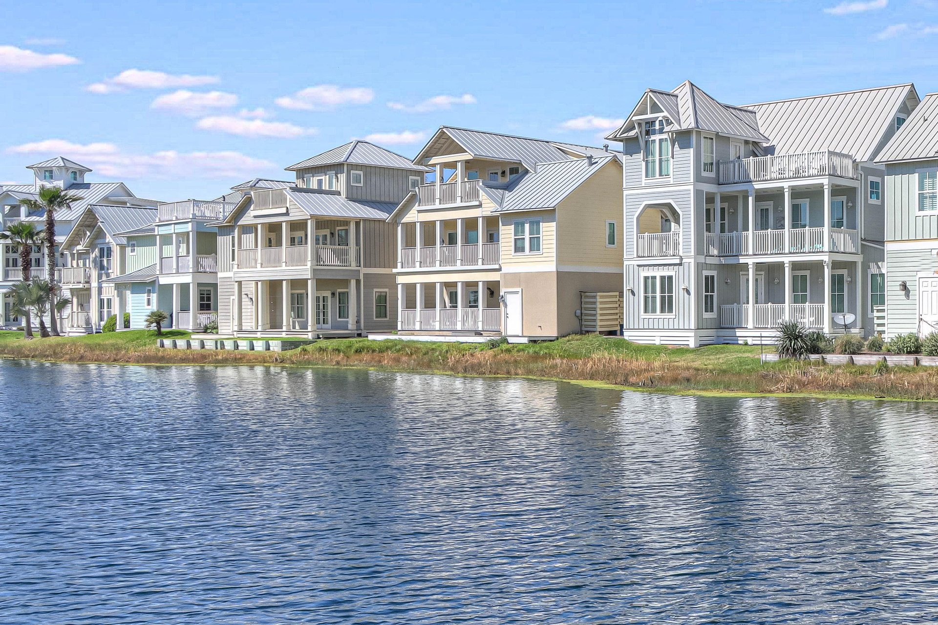 Lakeside Deck View, 1st Floor