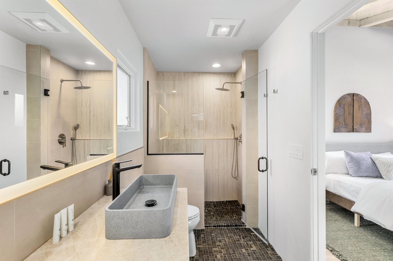 Luxurious guest bath