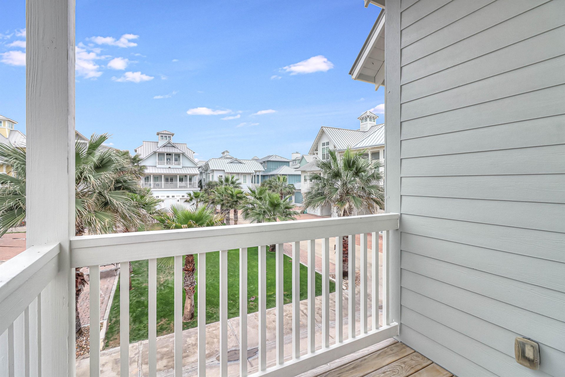 Twin Bedroom Balcony, 2nd Floor