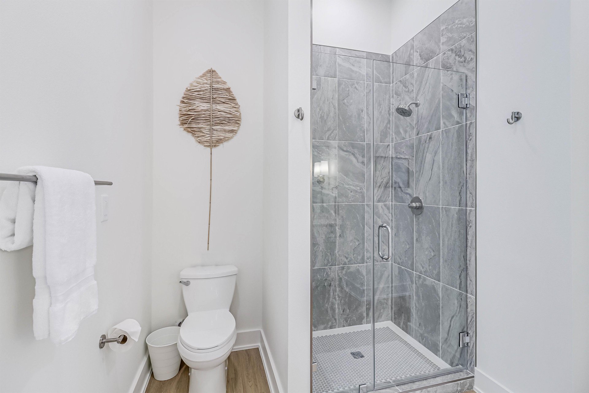 2nd Floor, Third King Bathroom