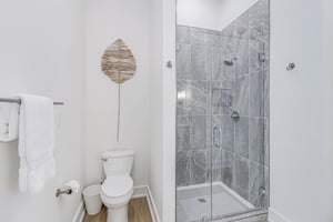 2nd Floor, Third King Bathroom