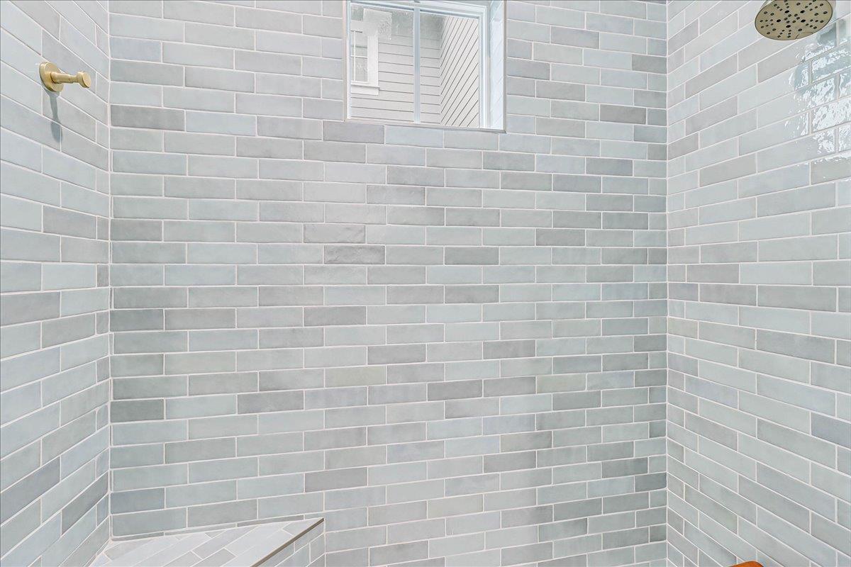 Third King Bathroom, 1st Floor