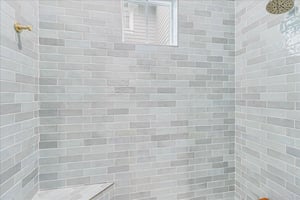 Third King Bathroom, 1st Floor