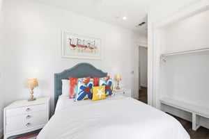 Queen Bedroom, 2nd Floor