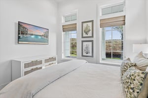 1st Floor, King Bedroom