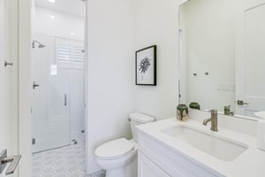 Shared Bathroom, 1st Floor