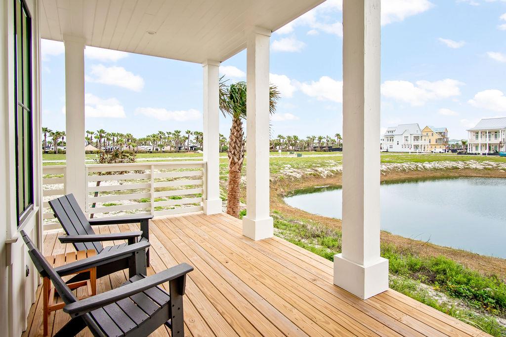 Lakeside Porch, 1st Floor