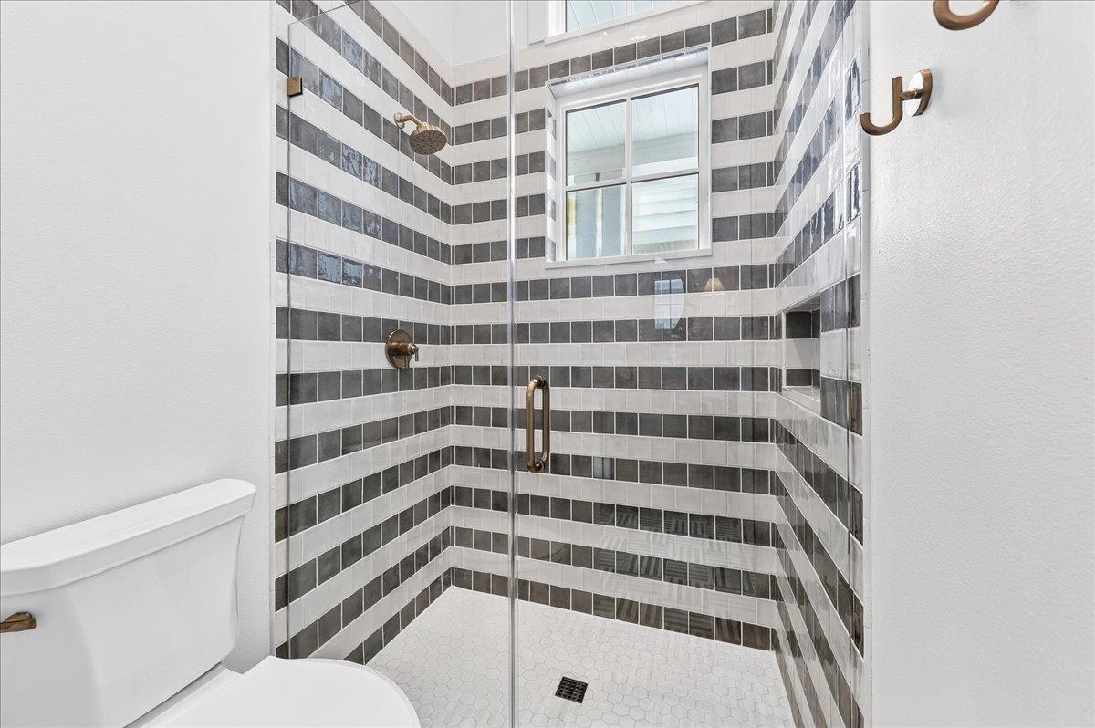 Bunk Bathroom, 1st Floor