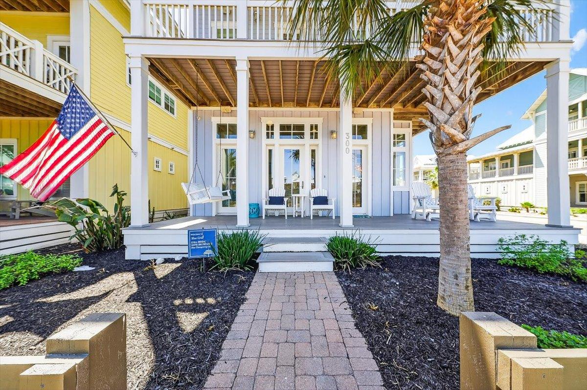 1st Floor, Front Porch