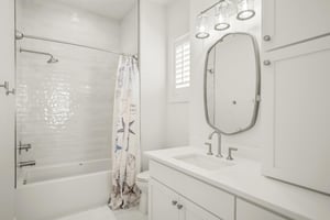 2nd Floor, Second King Bathroom