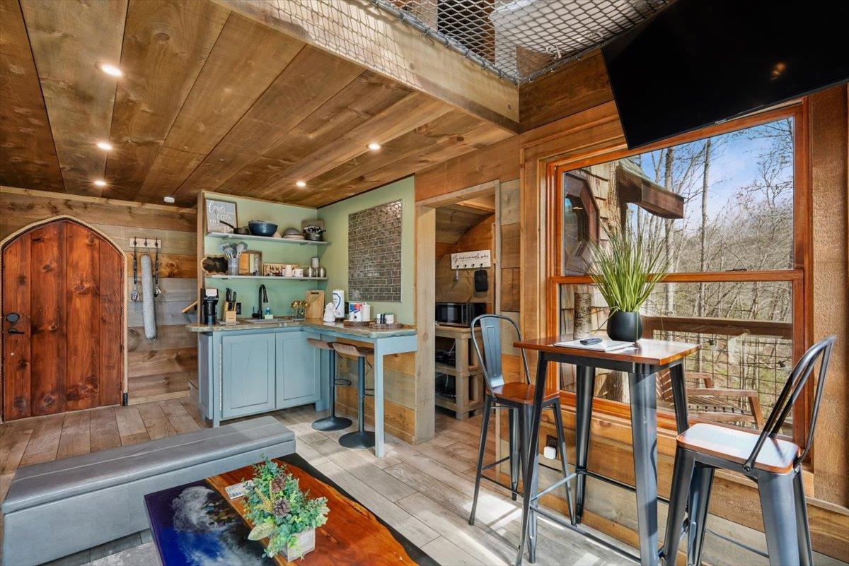 14Dining Room
