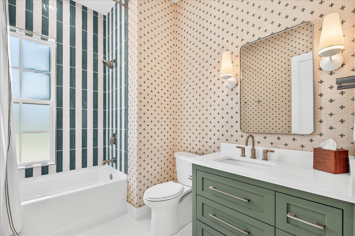 Hall Bathroom, 1st Floor