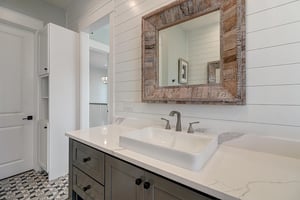 2nd Floor King Master Suite