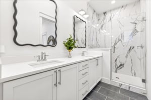 1st Floor, King Bathroom