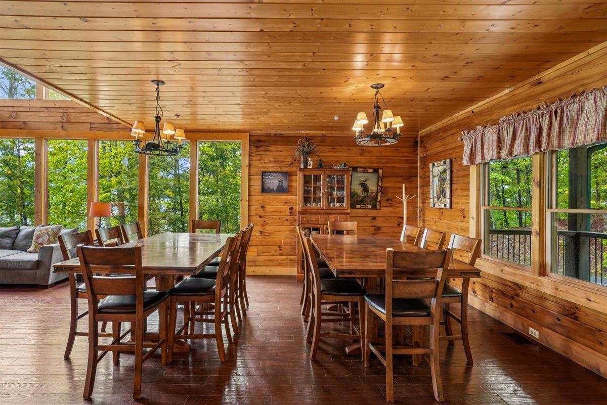 025Dining Room