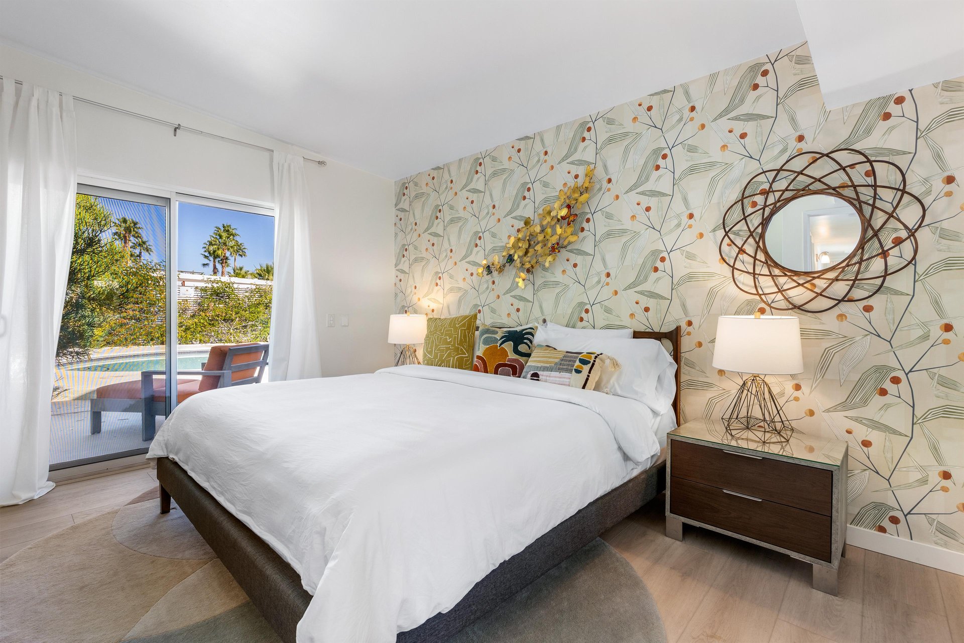 Elegant wallpaper and decor