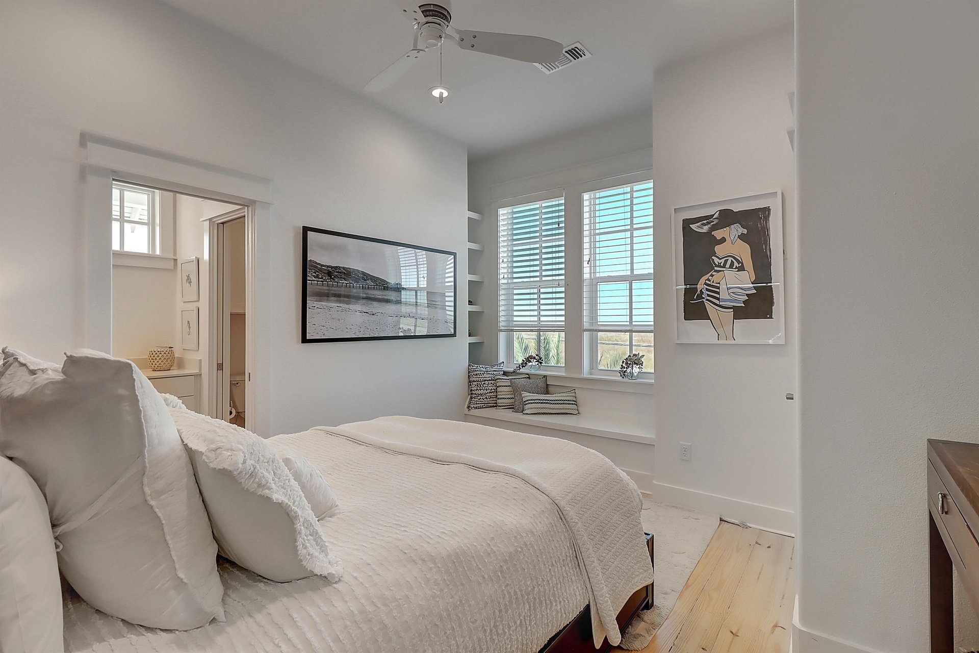 Queen Bedroom, 2nd Floor