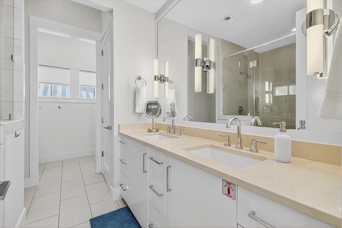 Primary King Bathroom, 3rd Floor