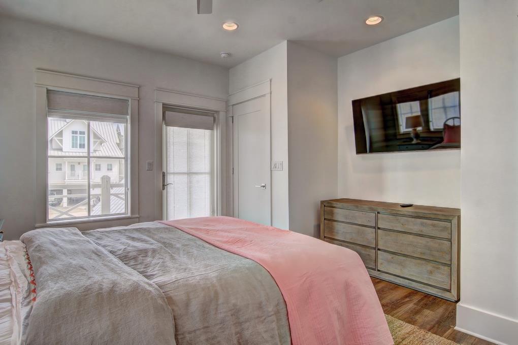 Queen Bedroom, 2nd Floor