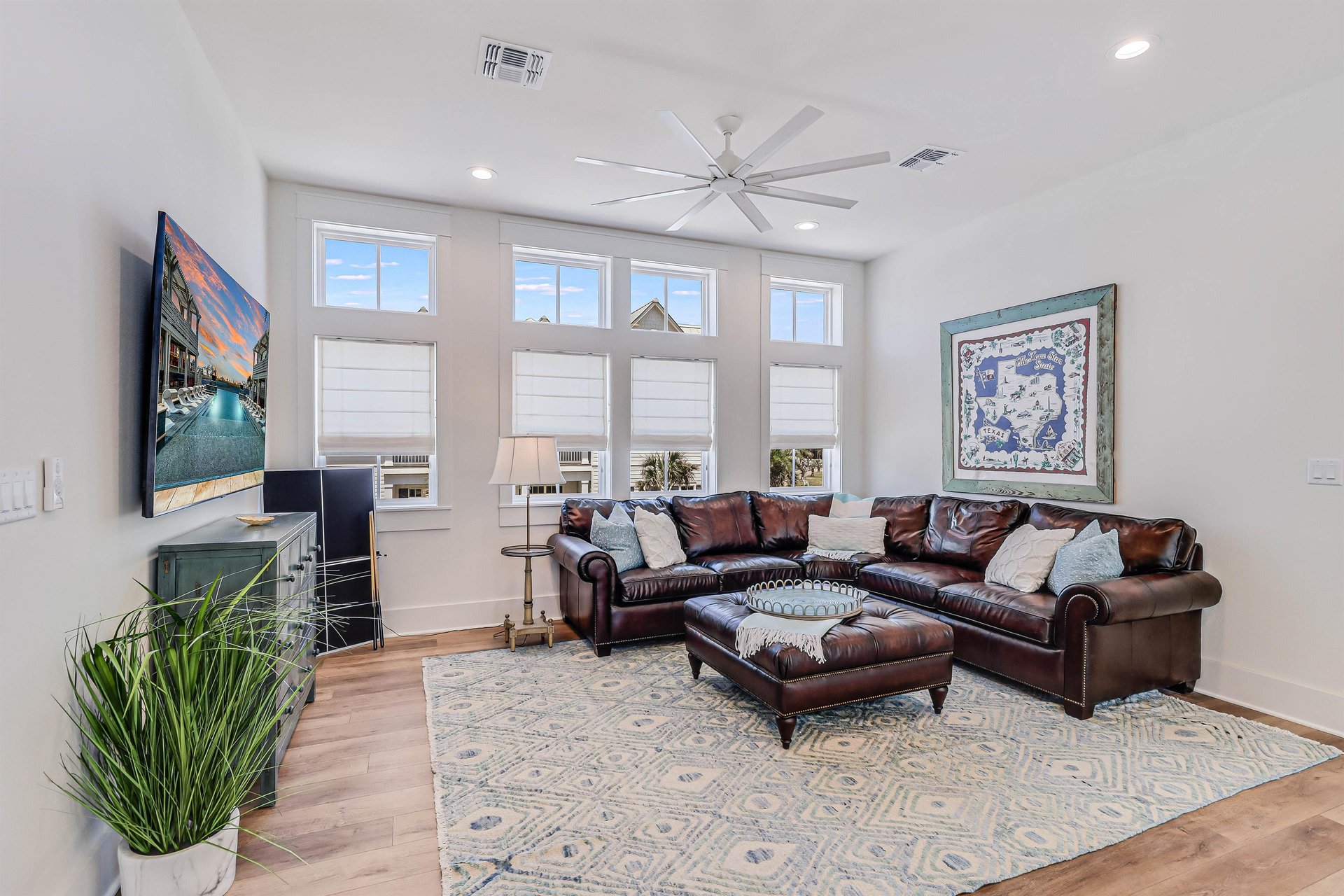 Secondary Living Room, 2nd Floor