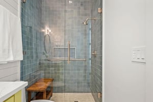 Second King Bathroom, 2nd Floor